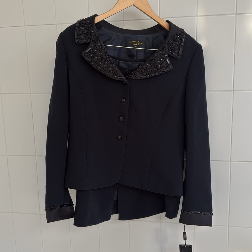 Tahari Luxe black Skirt Suit size 14 NWT